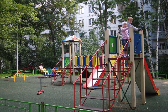 Благоустроенная детская площадка