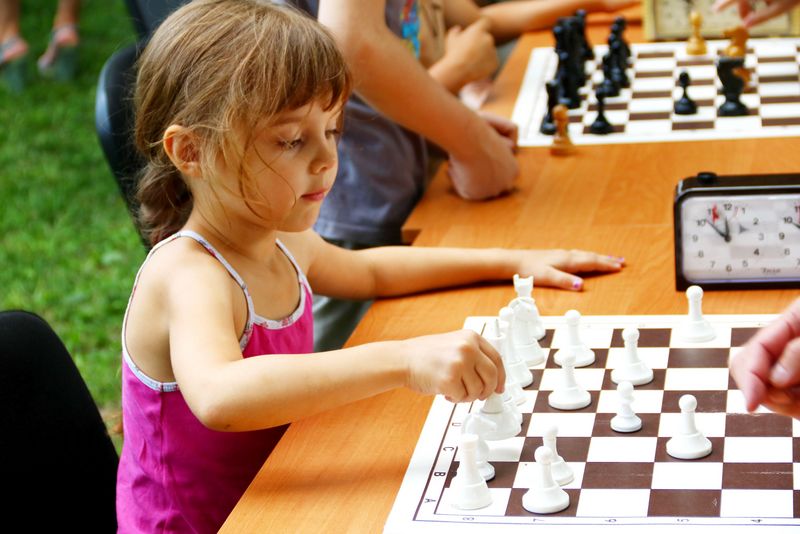 Юная шахматистка
