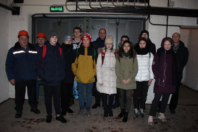 В Южном округе столицы школьники посетили защитное сооружение гражданской обороны