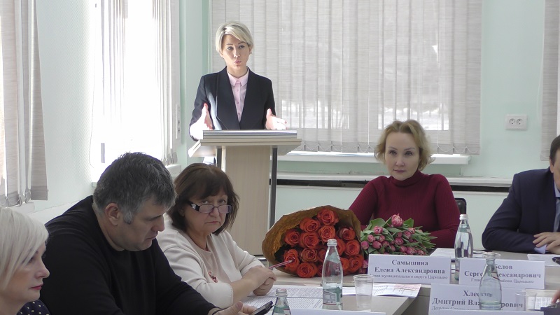 Муниципальные депутаты заслушали отчет о работе центра «Мои документы» района Царицыно