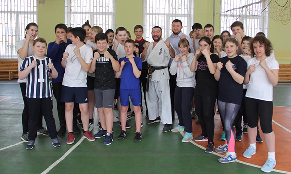 Депутат Дмитрий Хлестов: «Уроки физкультуры со звездой» - отличная мотивация для детей!
