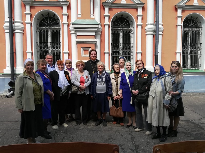 Поздравление ветеранов в Храме Пимена Великого