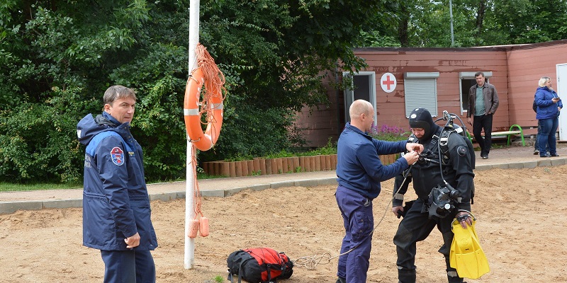 Московские спасатели проверили водоемы столицы