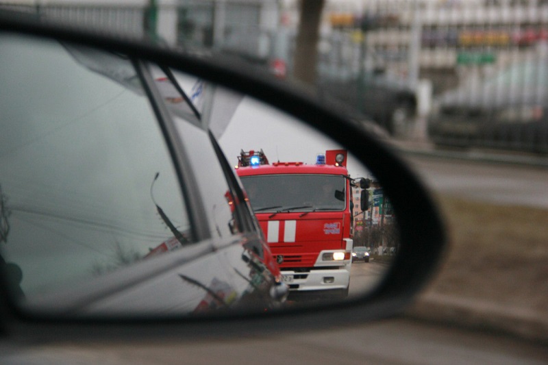 Уступи дорогу помощи!