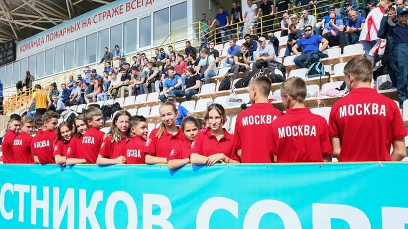 Сквозь огонь и воду идут участники соревнований «Школа безопасности»