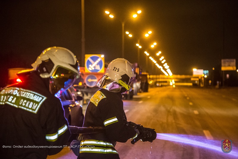 С начала ноября московские пожарные спасли 5 человек при ДТП