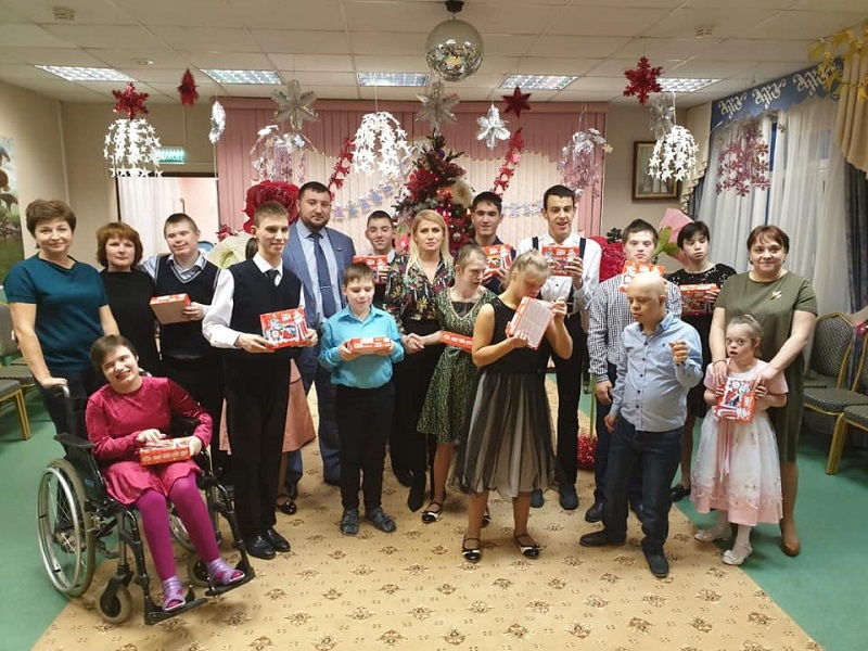 «Вера. Надежда. Любовь»: Дмитрий Хлестов поздравил воспитанников центра с Новым годом и Рождеством