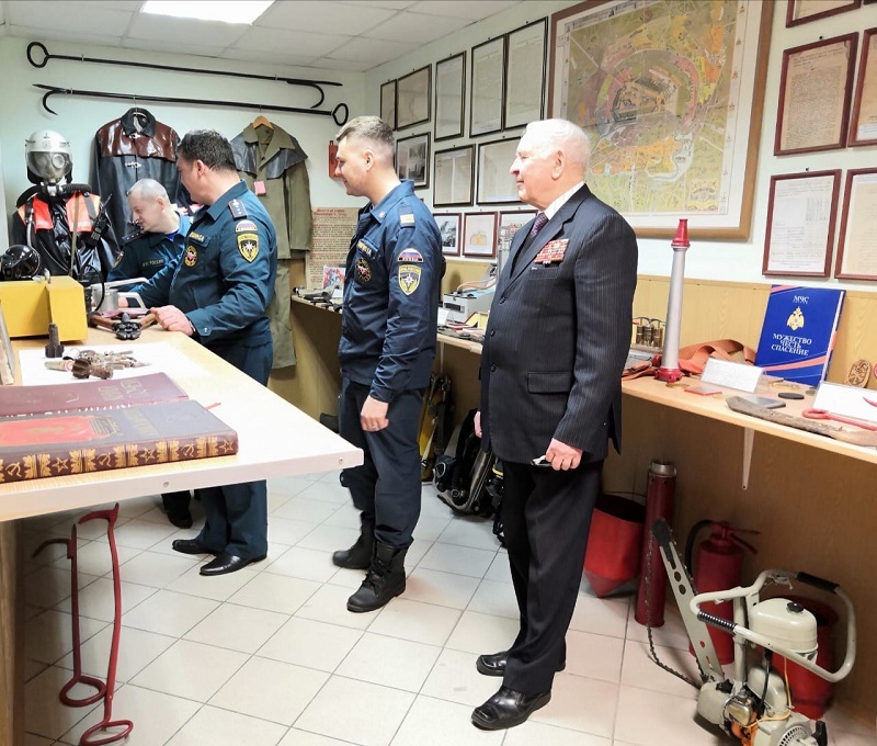В день памяти снятия блокады Ленинграда в Управление по ЮАО ГУ МЧС России по г. Москве состоялась встреча сотрудников пожарной охраны с председателем ветеранской организации Южного округа