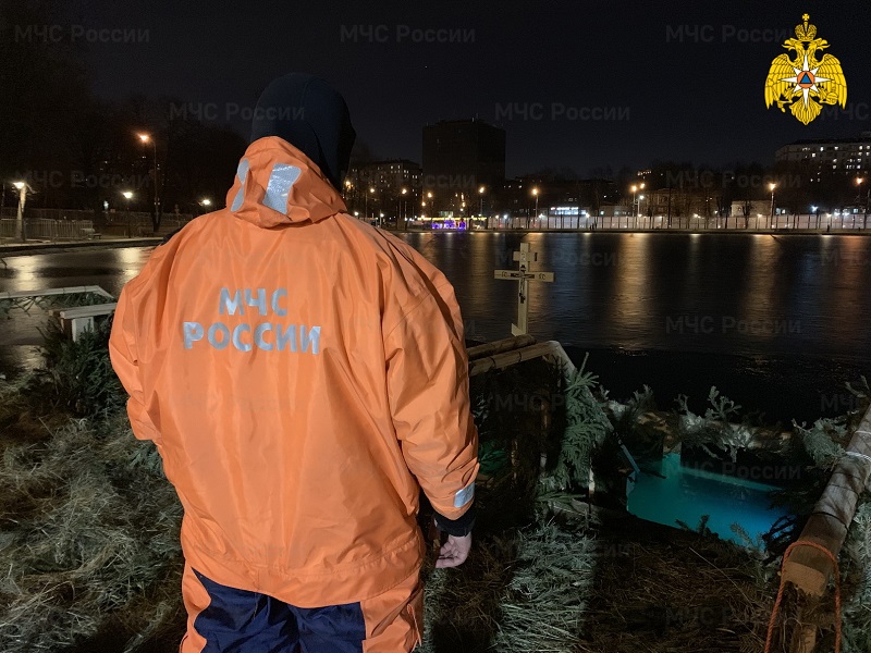 Более 6,5 тысячи человек посетили места Крещенских купаний в ЮАО