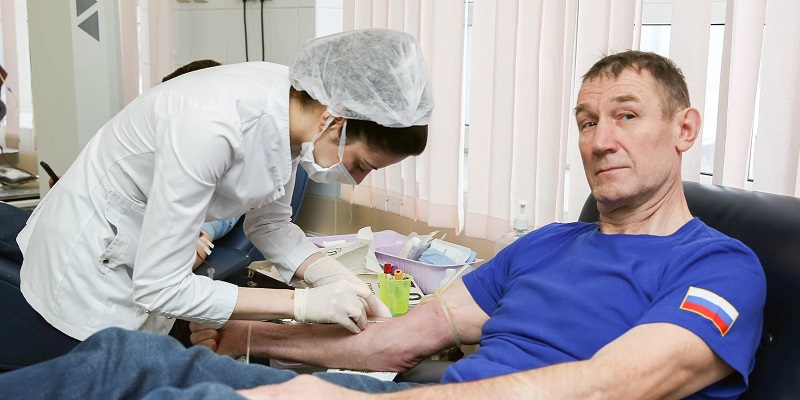 Московские спасатели и пожарные приняли участие в донорском марафоне «Достучаться до сердец»