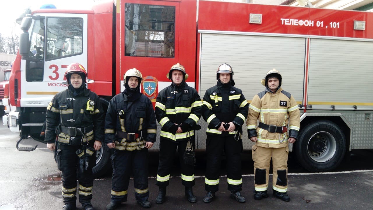 Благодаря первоочередным и оперативным действиям пожарных ЮАО из огня спасено 8 человек!