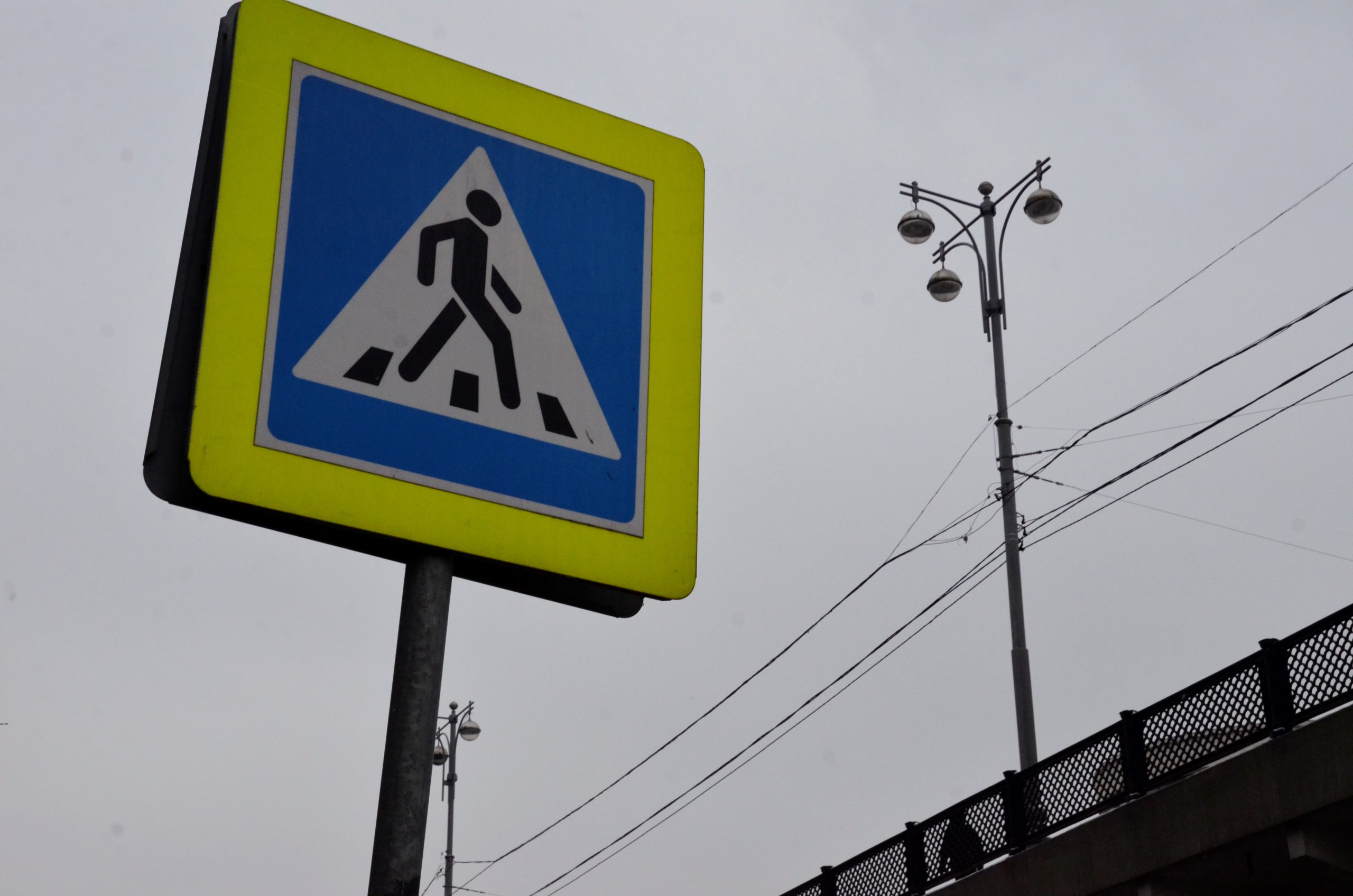 Пешеходный переход введут в эксплуатацию в районе Царицыно. Фото: Анна Быкова, «Вечерняя Москва»