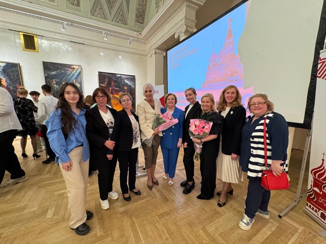 Выпускники курсов на базе колледжа «Царицыно» получили сертификаты. Фото: официальная страница колледжа «Царицыно» в социальных сетях