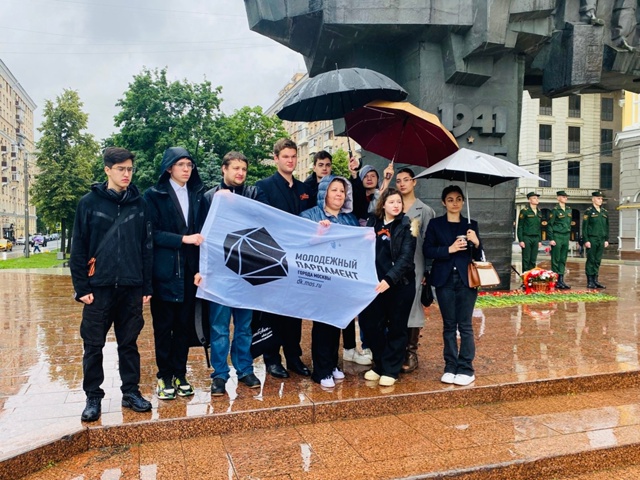 Активисты МП района Царицыно приняли участие в патриотическом митинге. Фото: официальная страница МП района Царицыно в социальных сетях