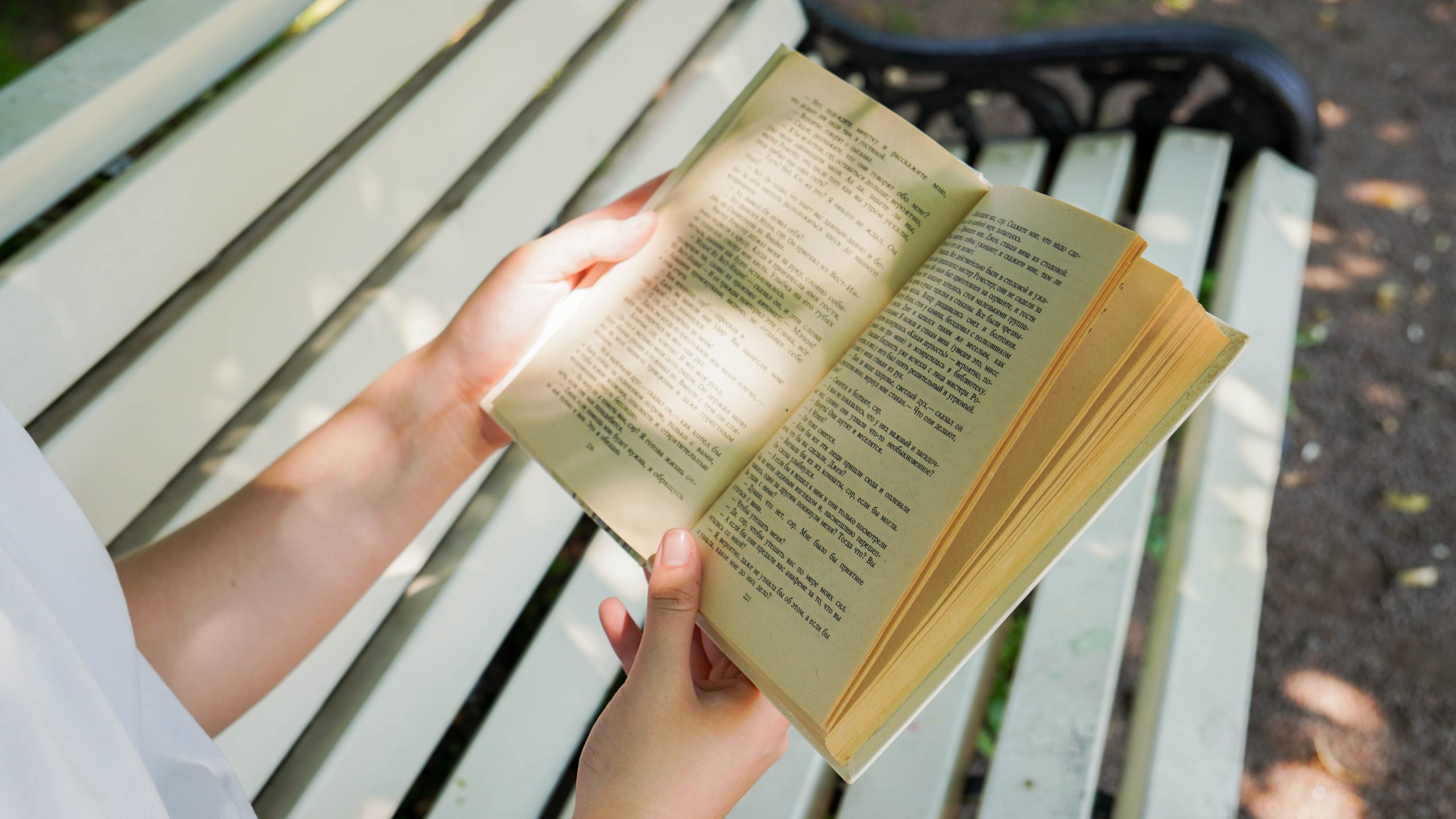 Юных москвичей пригласили на беседу об истории книжной иллюстрации в парке «Сосенки». Фото: Ксения Догонашева, «Вечерняя Москва»