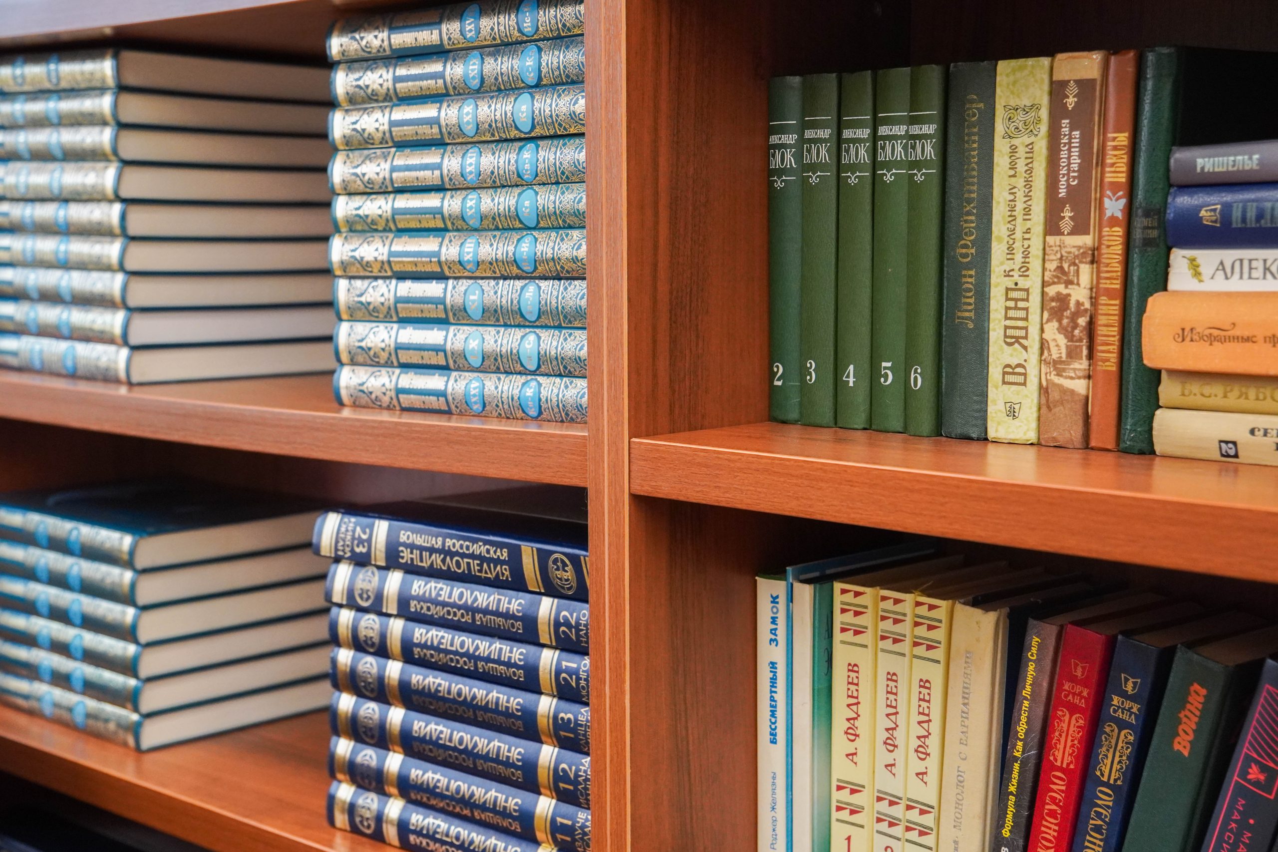 Сотрудники библиотеки №141 проведут час знаний «Руки ценят по делам». Фото: Ксения Догонашева, «Вечерняя Москва»