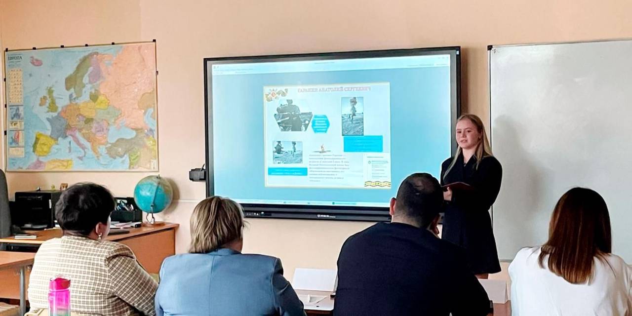 Олимпиада «Не прервется связь поколений» призвана помочь молодежи проникнуться историей России, сохранить в памяти имена героев, будь то ученые, изобретатели, педагоги или военнослужащие. Фото: пресс-служба Департамента образования и науки города Москвы