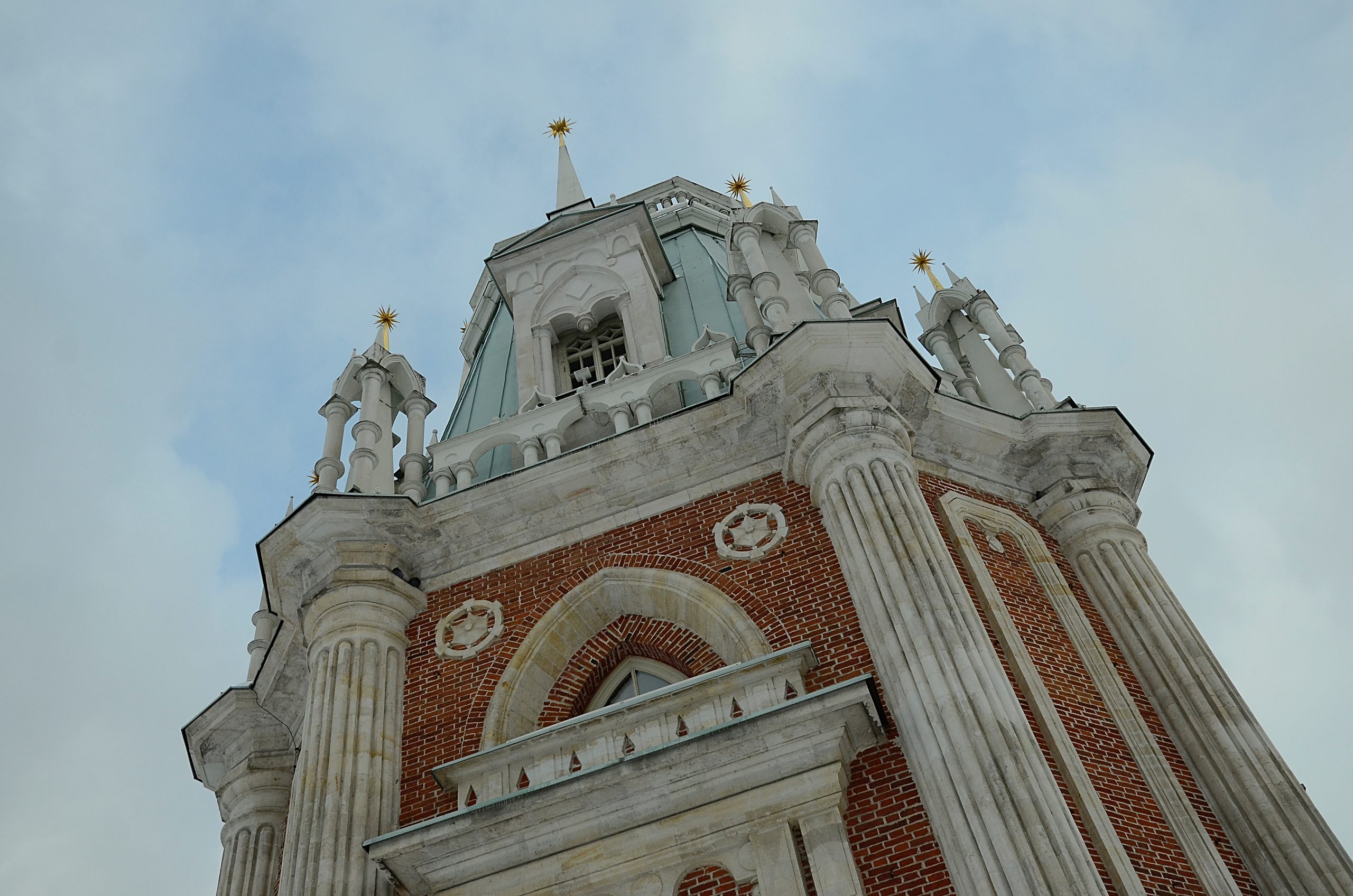 Волонтеры проведут экскурсию по выставке в МЗ «Царицыно». Фото: Анна Быкова, «Вечерняя Москва»