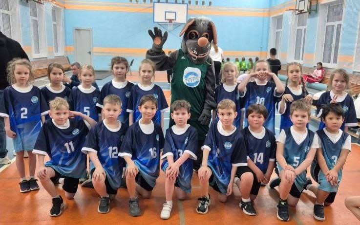 Ребята из школы №904 победили на муниципальном этапе соревнований. Фото: страница школы №904 в социальных сетях