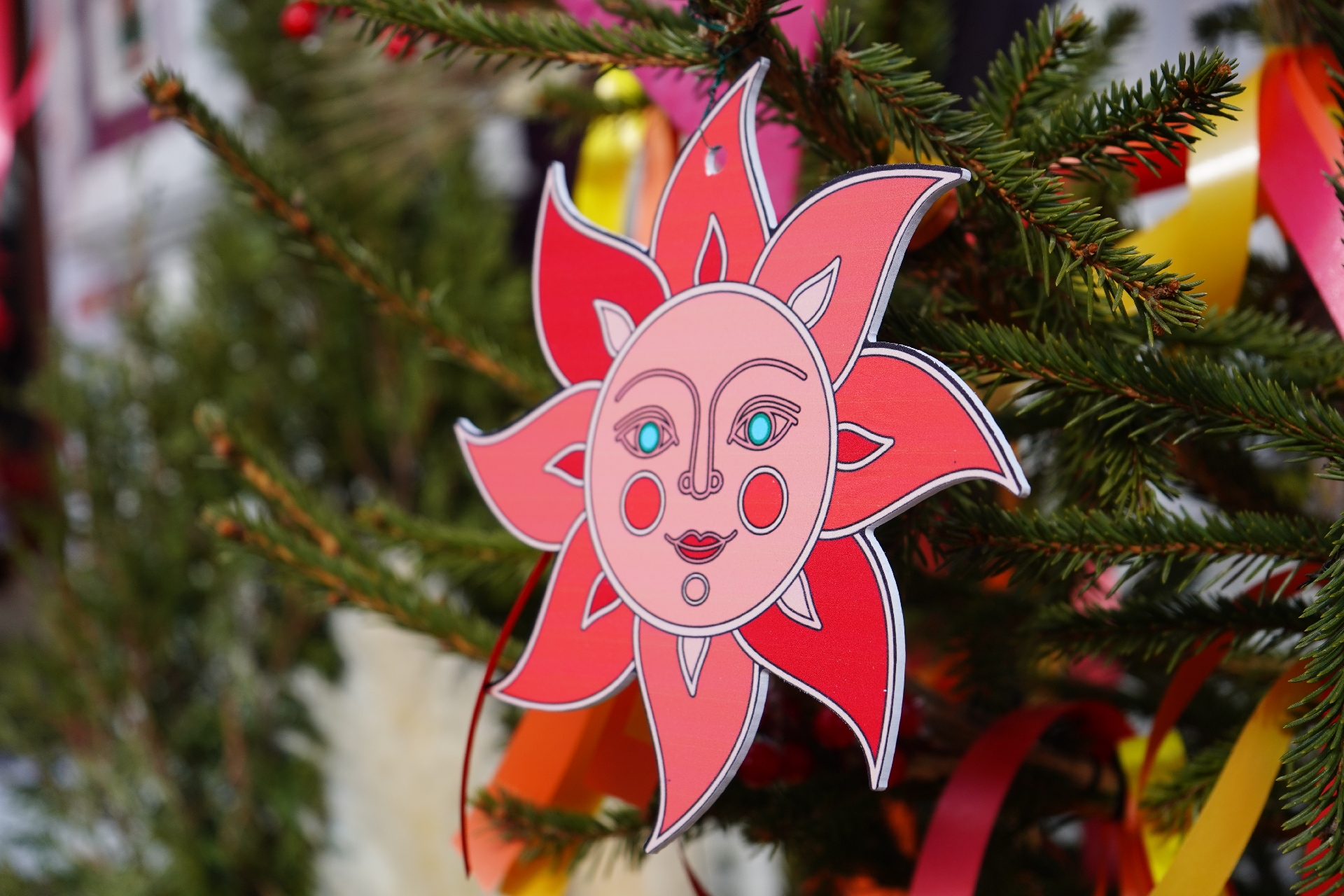 Представители библиотеки №154 организуют мероприятие к Масленице. Фото: Анна Быкова, «Вечерняя Москва»